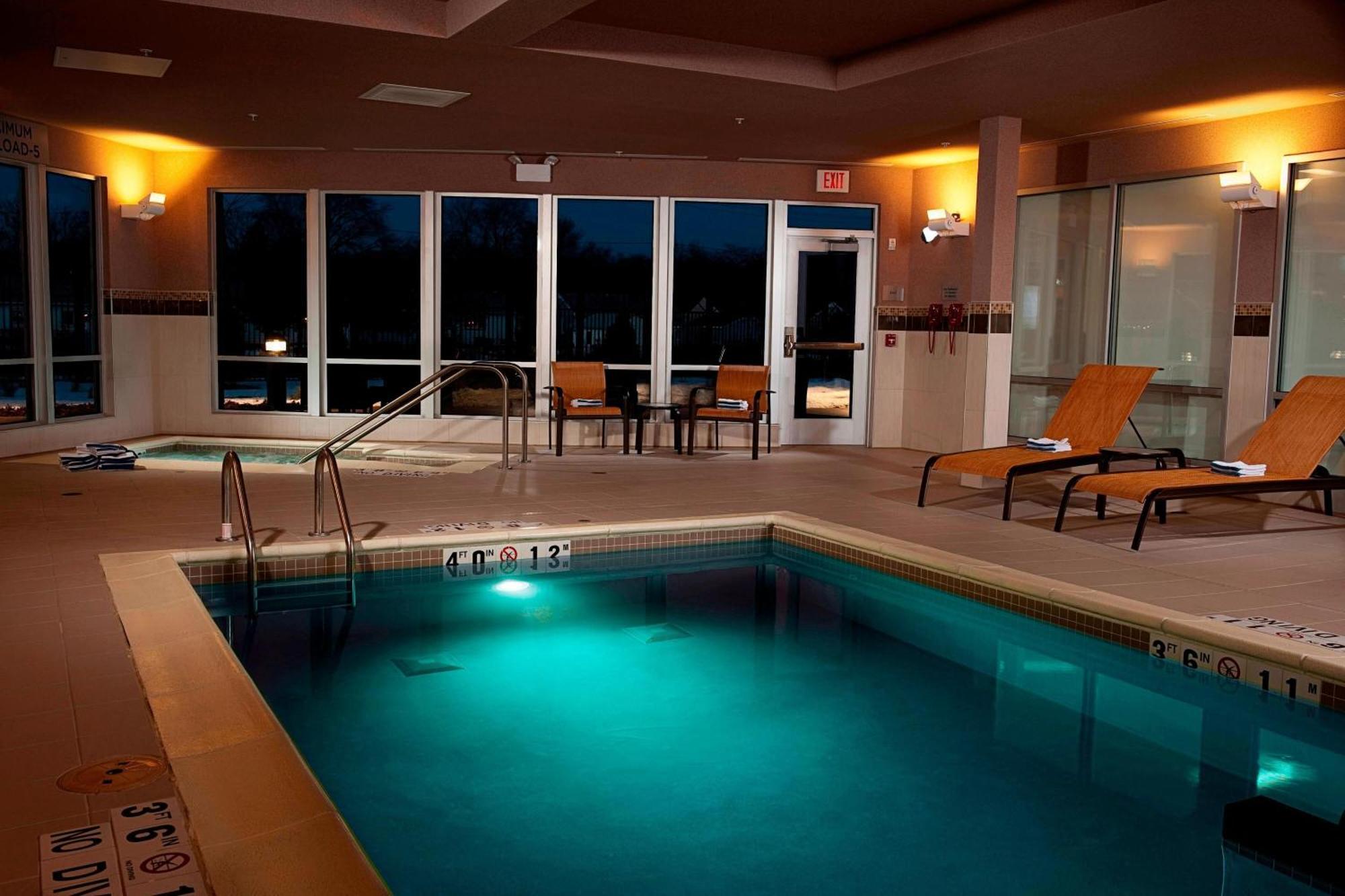 Courtyard Milwaukee Airport Hotel Luaran gambar