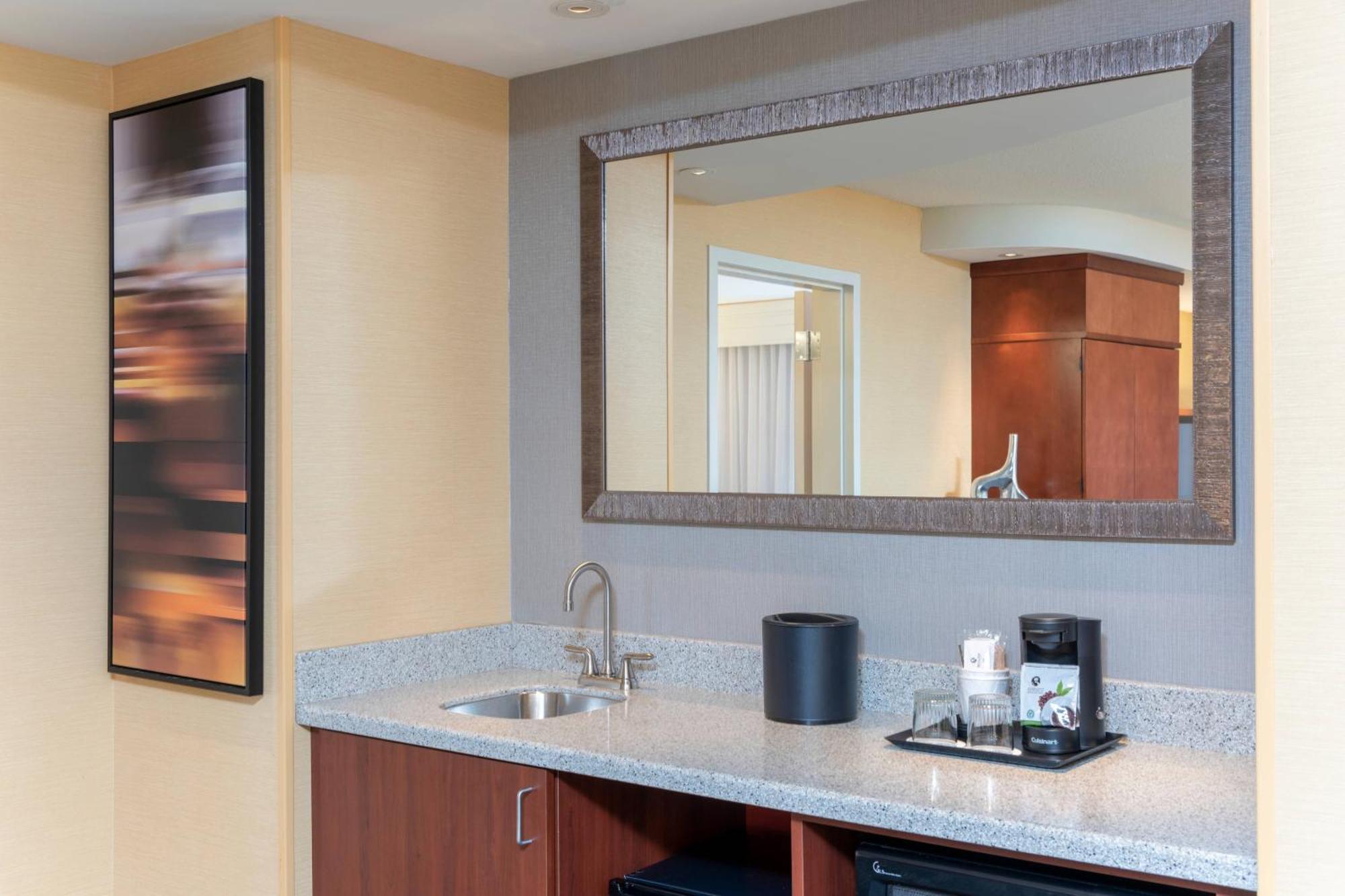 Courtyard Milwaukee Airport Hotel Luaran gambar