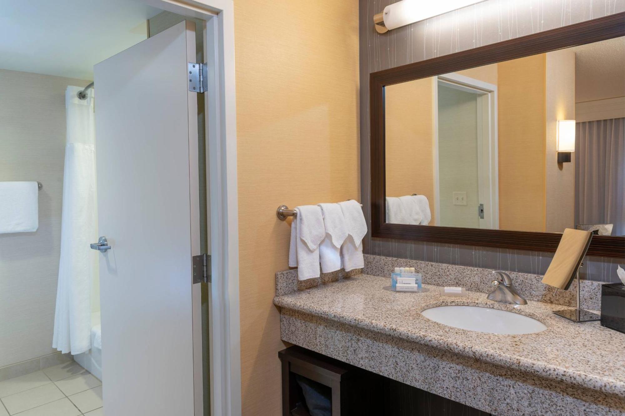 Courtyard Milwaukee Airport Hotel Luaran gambar